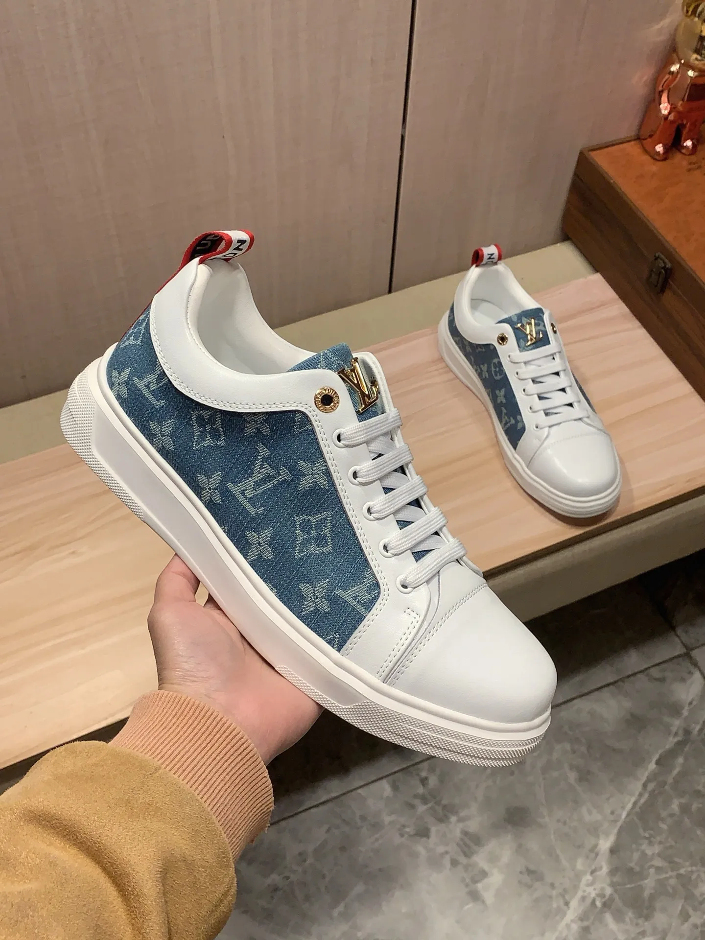 Men's Men's Shoes 💰420💰💰🎩🎩[Lightning][Lightning] "Lv*" The latest and most popular casual shoes, top brands [Seduce] Luxury ~ Purchasing Agency, Top ~ Quality. [Strong] The upper is made of imported breathable cowhide with material ➕ breathable sheepskin feet (•) and fine workmanship. The original stylish and stylish soft rubber wear-resistant and non-slip outsole is light and comfortable on the feet. The real thing looks better when photographed in person. 111: code: 38-44, 3️⃣ colors selected